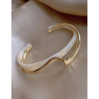 Vòng đeo tay Hot hit