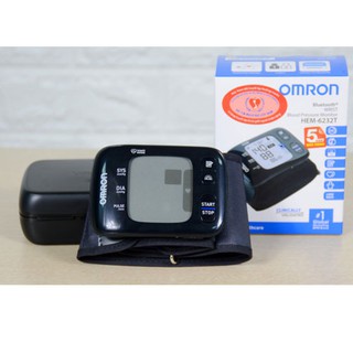 Máy đo huyết áp cổ tay Omron HEM-6232T