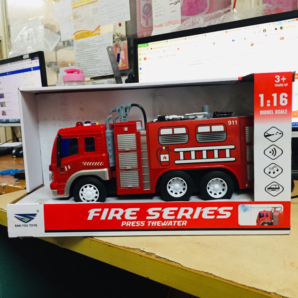 Xe cứu hỏa San You Toys SY754C-XS11 tỉ lệ 1:16 có đèn có âm thanh có thể phun nước