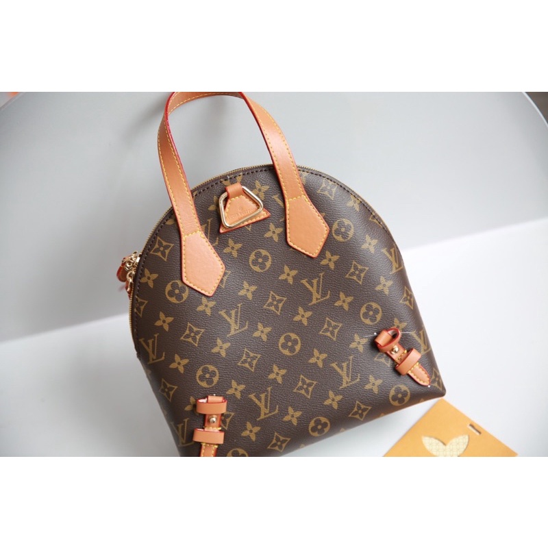LV MOON BAGBACK fullbox nguyên seal ruy băng xịn xò duy nhất 1 mầu hoa nâu viền ngả mầu mật ong size 25cm