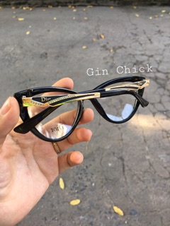 Kính mắt mèo
