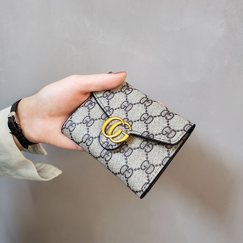 Ví gấp đựng thẻ ngắn nhỏ có nút bấm in họa tiết bàn cờ