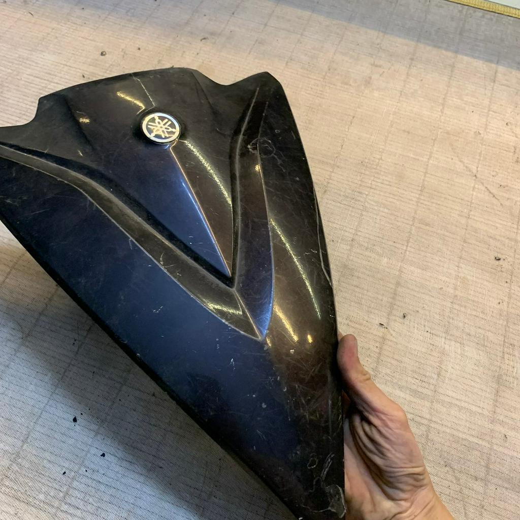 Ốp nhựa vỏ trước đầu yamaha luvias 125 xăng cơ 2011