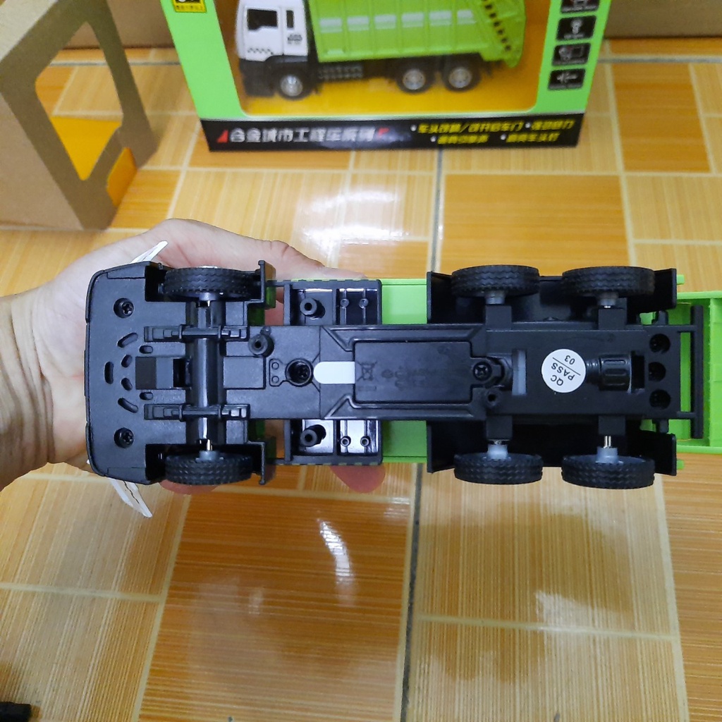 Đồ chơi trẻ em xe ô tô chở rác có âm thanh và đèn mở được cửa - mô hình tỉ lệ 1:50 có cabin xe bằng kim loại