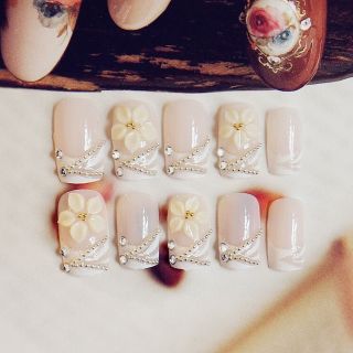 Bộ 24 móng tay giả đính đá và hoa kèm keo sẵn