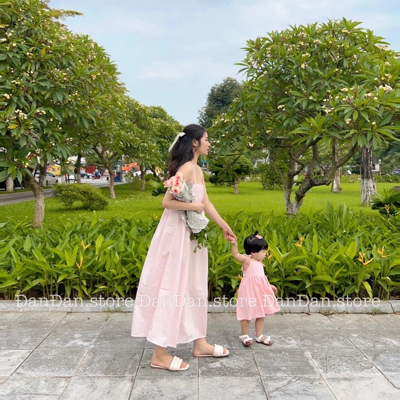 Váy đôi mẹ và bé hai dây xuông màu Hồng