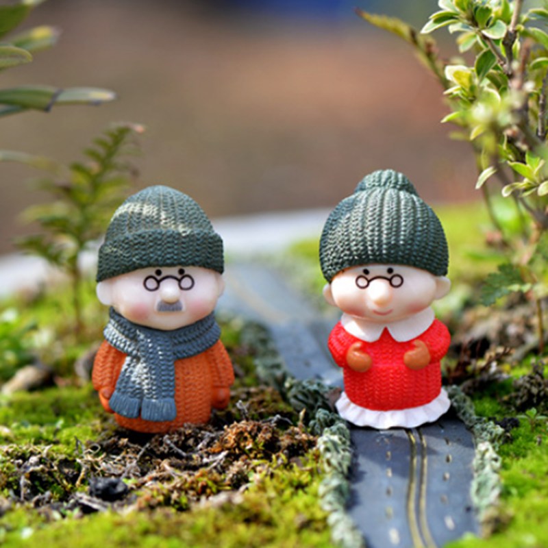 Set 2 Mô Hình Ông Bà Trang Trí Sân Vườn