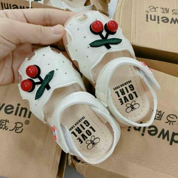 Giày sandal tập đi cho bé gái hình cherry đáng yêu (Form nhỏ khách lên 1 size, chân bé bè ngang khách lên 2 size nhé)