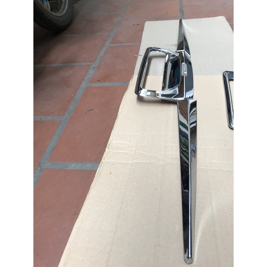 Bộ ốp hõm cốp mạ crom xe Ford Ranger các form 2013-2021