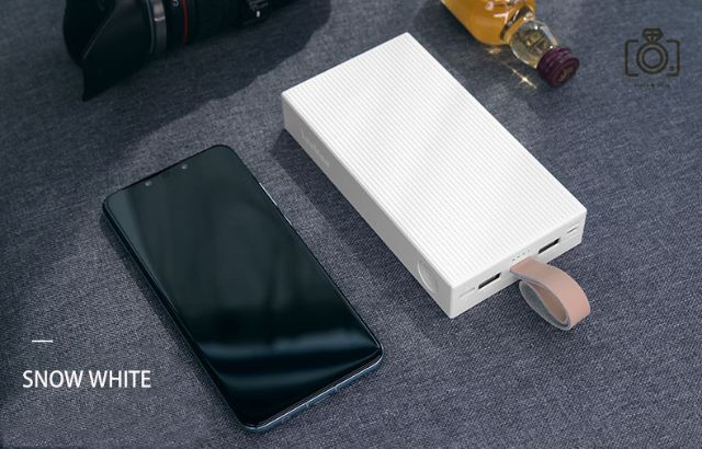 Sạc dự phòng yoobao 30000 mAh,tích hợp đèn trợ sáng