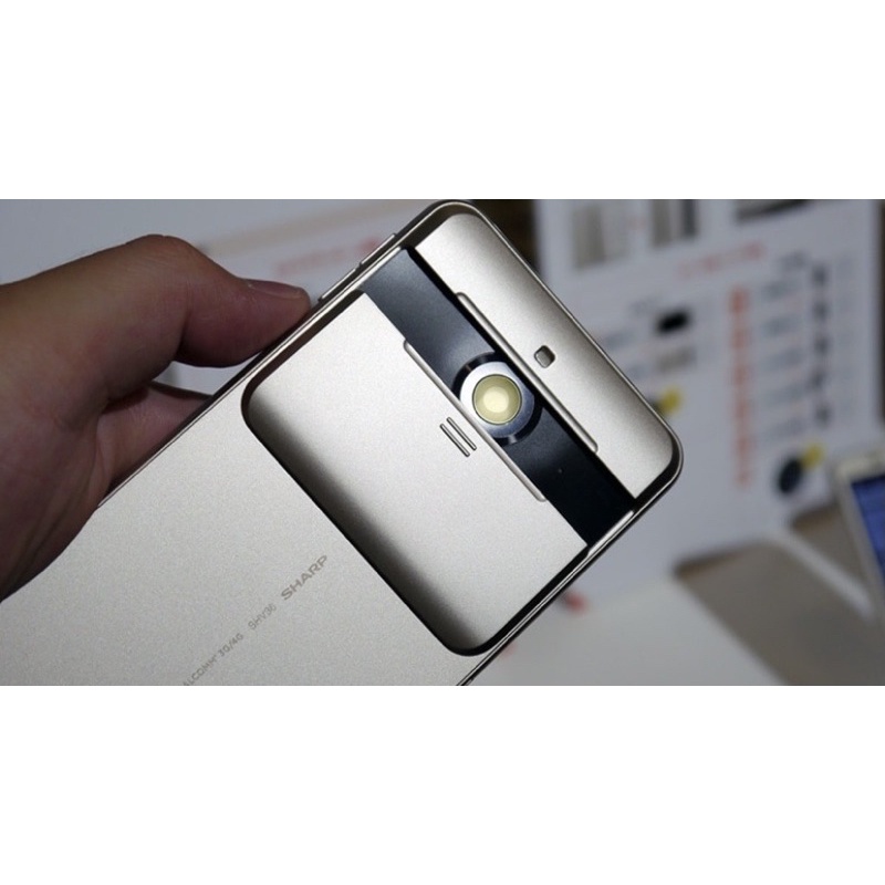 Điện thoại Sharp BASIO 2 SHV36 chơi game giá tốt