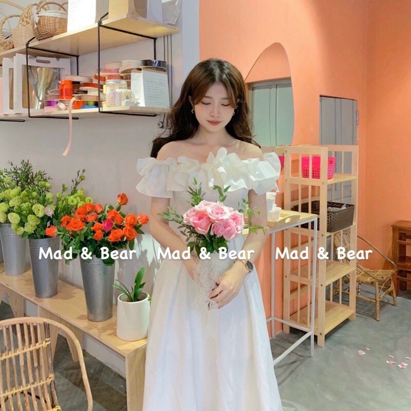 Đầm trắng lụa trễ vai bèo tầng dáng xòe nhẹ nhàng, dễ thương