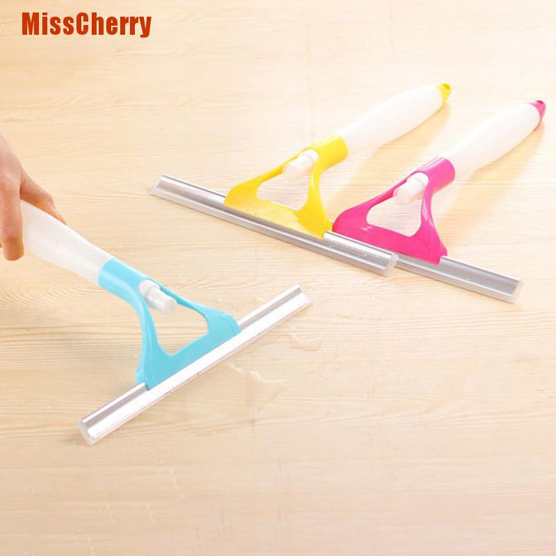 Cây lau kính có vòi xịt làm sạch tiện lợi