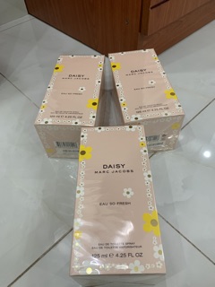 Nước hoa marc jacob daisy eau so fresh edt 125ml fullbox
