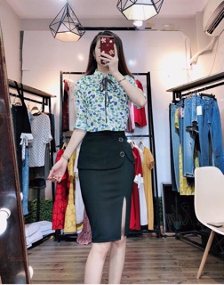 Chân váy 2 khuy sẻ trước công sở