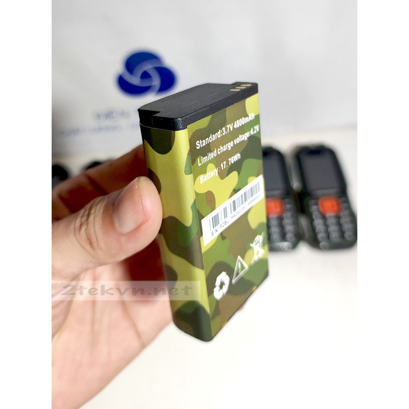 Điện thoại đập đá landrover w2019 pin khủng 15.800mah giá rẻ