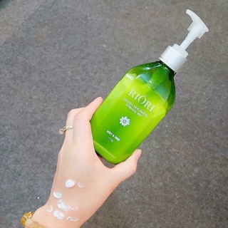 Sữa tắm trắng da riori