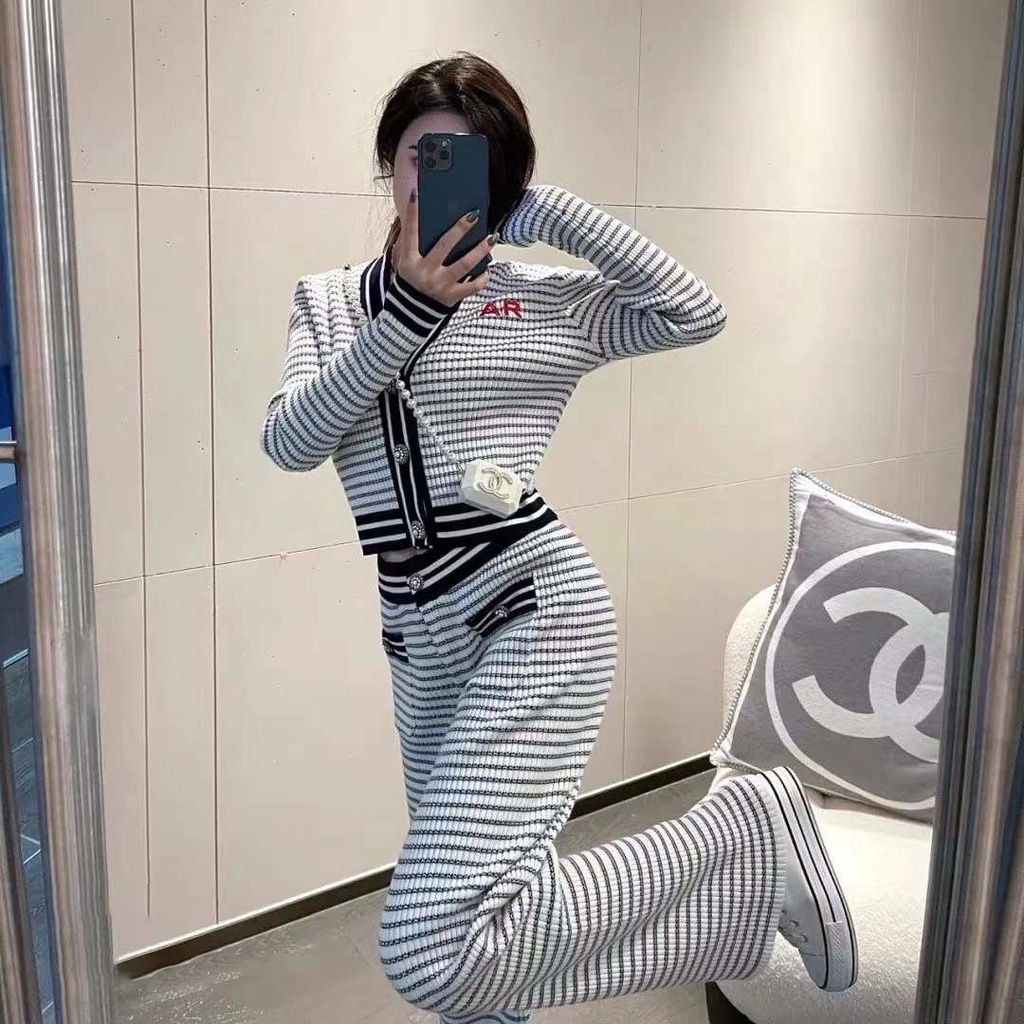 Internet celebrities fried street high-end sense of fashion small fragrant style professional knitted suit women's Hong Kong flavor wide-legged pants two sets in early spring