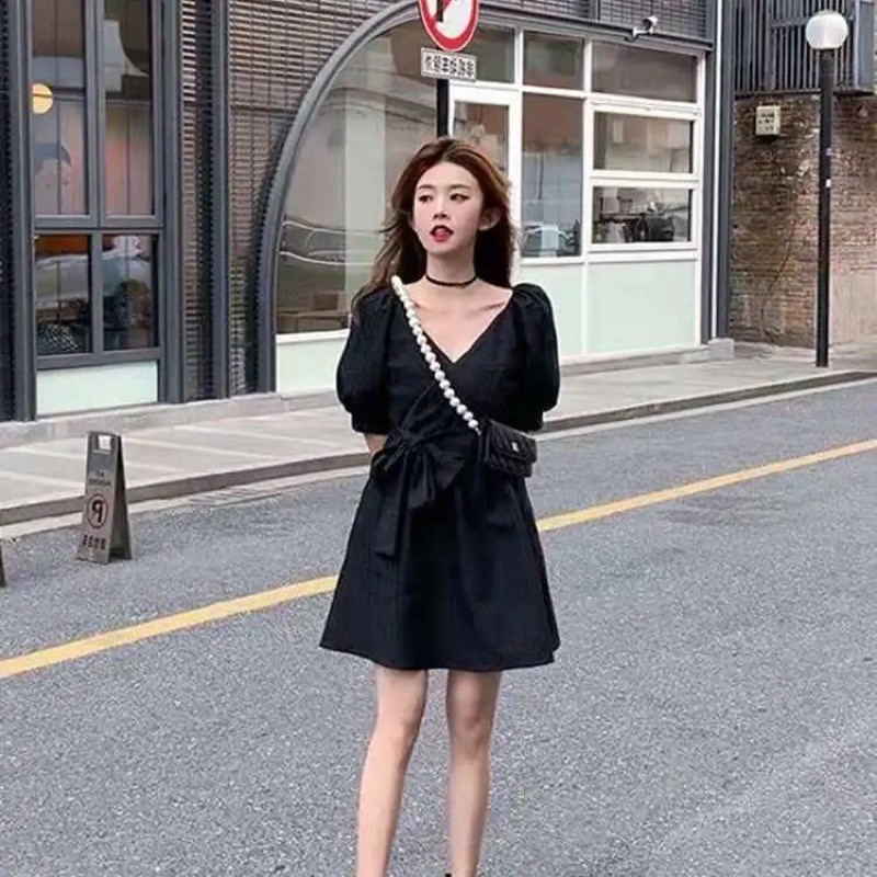 Váy Ngắn cổ V cách điệu -Eo nơ dáng xoè ulzzang  thời trang chất vải sần 2 màu đen be cơ bản. phong cách hàn quốc
