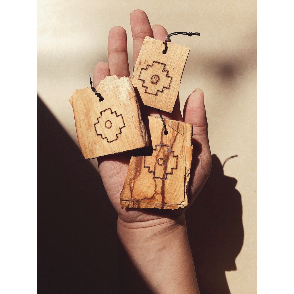 HỌA TIẾT KHẮC THỦ CÔNG PALO SANTO- Chakanas de Palo Santo - Lucky Charm - Gỗ Palo Santo Peru Nhập Khẩu 100% BẢN ĐỊA