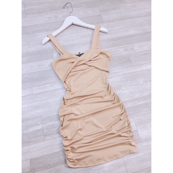 Váy 2 dây xoắn chéo ngực dúm hông màu nude