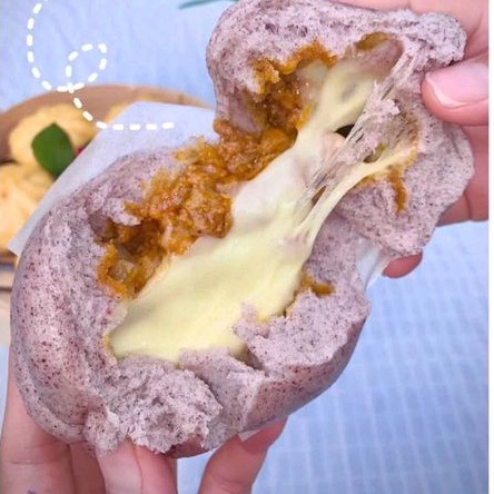 Bánh bao gạo lức xá xíu phô mai