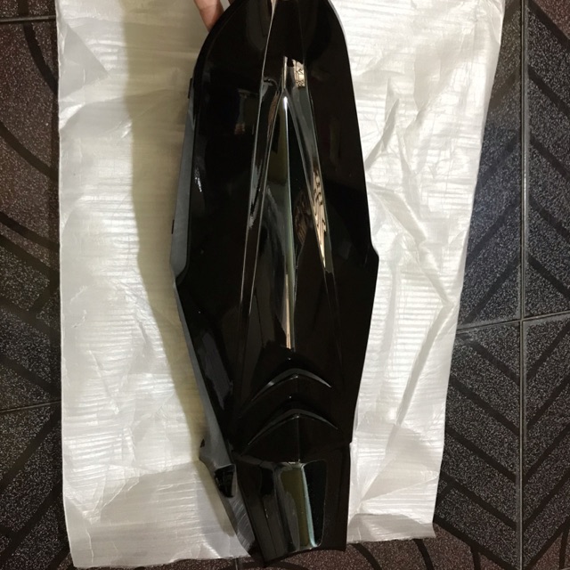 ỐP LƯỜN GIỮA RAIDER/ SATRIA FU XĂNG CƠ NHẬP KHẨU CHÍNH HÃNG SUZUKI INDONESIA