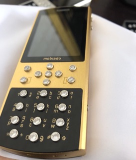 Điện thoại Mobiado 712 Gold