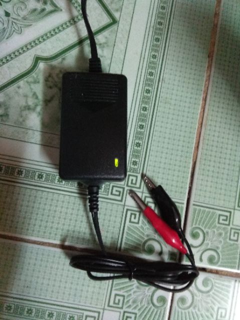 SẠC BÌNH ĐIỆN 6V  TỰ NGẮT KHI ĐẦY