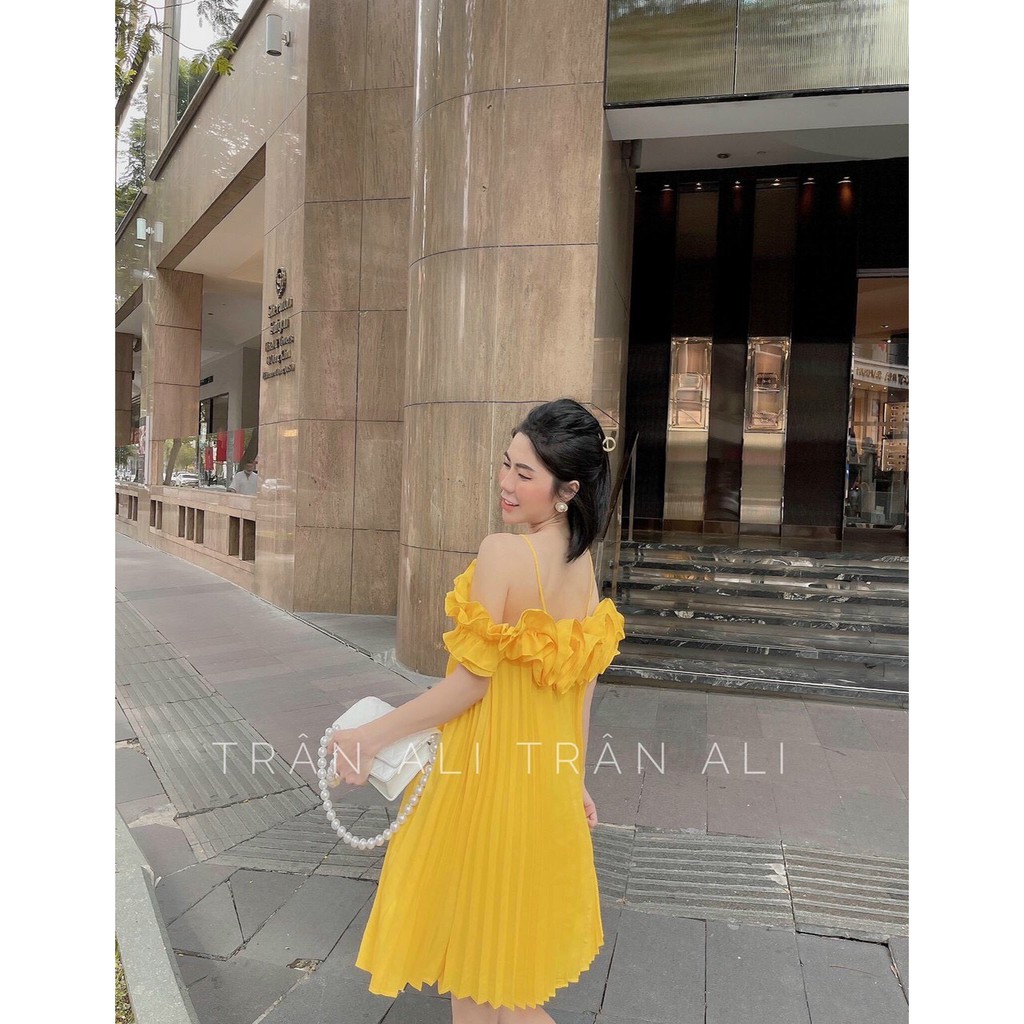 Đầm dập ly hai dây bẹt vai viền bèo chất lụa bầu bí bon chen cực xinh + Ảnh thật | BigBuy360 - bigbuy360.vn