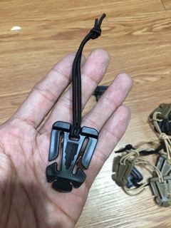 Khoá dây kẹp đồ vào balo tactical