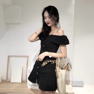 Váy đen trễ vai khuy trước