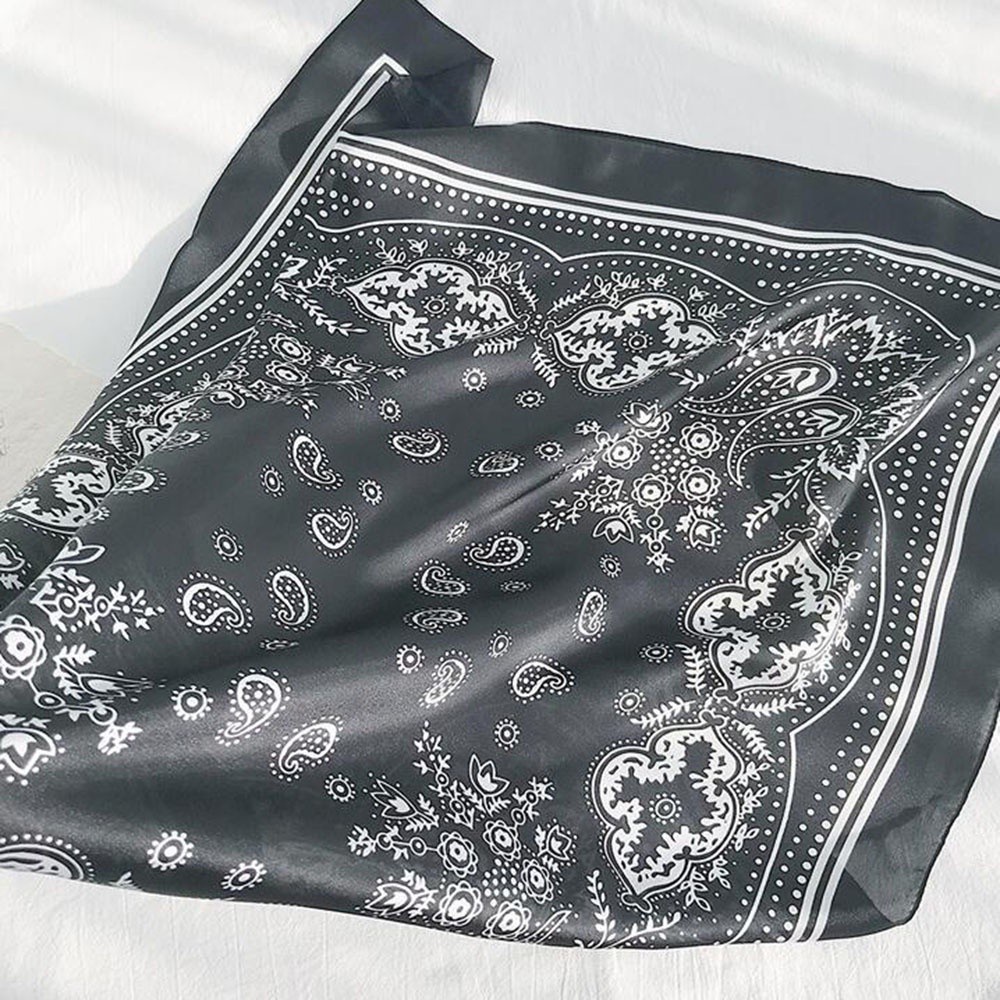 Khăn choàng cổ lụa satin in họa tiết phong cách Ấn cổ điển cho nữ