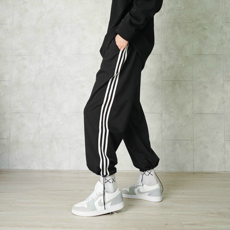 Quần nỉ thể thao 3 sọc ulzzang 🌸 Quần jogger rút dây nam nữ form rộng unisex kiểu dáng thể thao ống xuông🌸 freeship sale