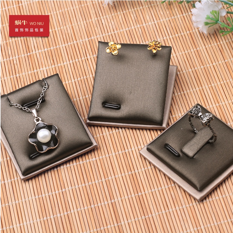 Giá Đỡ Trưng Bày Trang Sức Nhẫn / Vòng Cổ Có Nam Châm Nhỏ Màu Nâu Sâm Panh
