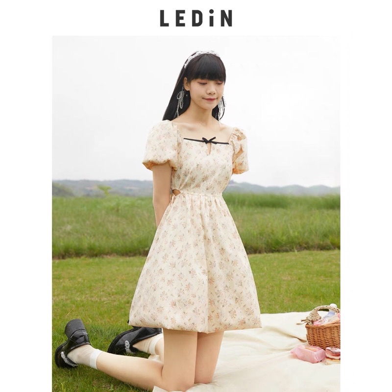 Đầm ren vàng Ledin