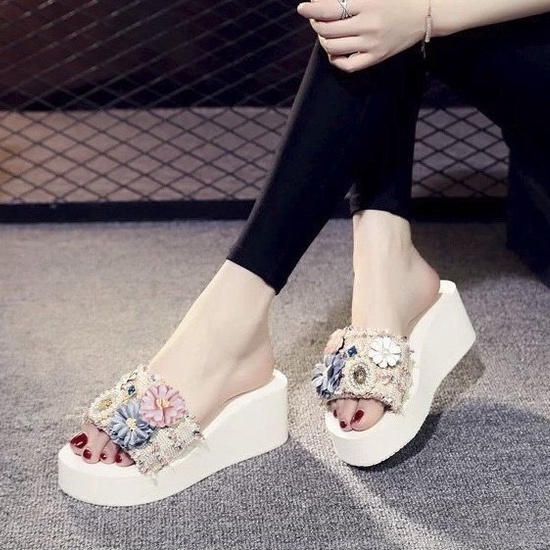 (MỚI 2022) Dép Nữ Đế Xuồng Quai Ngang Đính Hoa Ren Chống Trượt Cao 6Cm