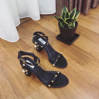 Sandal đinh tán gót ngọc
