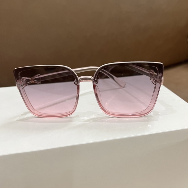 Kính mát nữ thời trang đi biển đi nắng chống tia UV mắt kính to sang chảnh, Lemi accessories