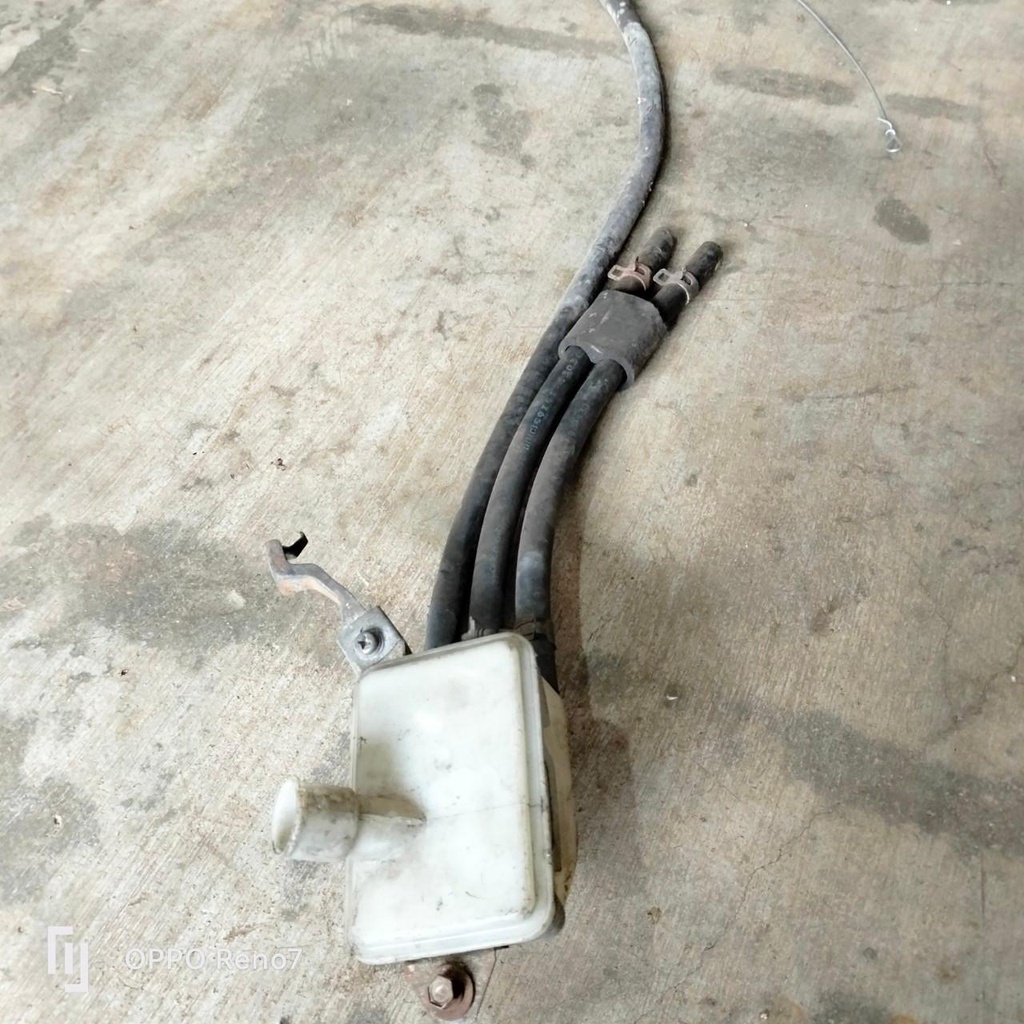 Bình dầu phanh  nhiều loại khác nhau. Hàng tháo xe