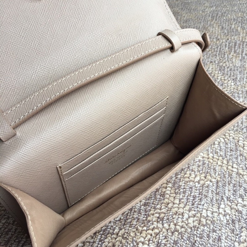 Túi đeo chéo cao cấp cho nữ thương hiệu thời trang Salvatore Ferragamo da thật