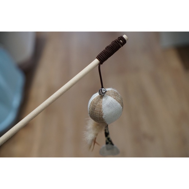 Cần Câu Mèo Cán Gỗ Đồ Chơi Vui Nhộn - Cây Vờn Mèo Hoạt Động