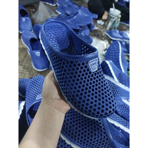 Dép nhựa , sục nhựa lỗ dẻo cho cả nam và nữ bít mũi