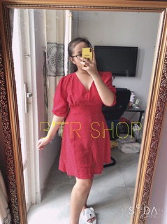 Váy cổ V chấm bi