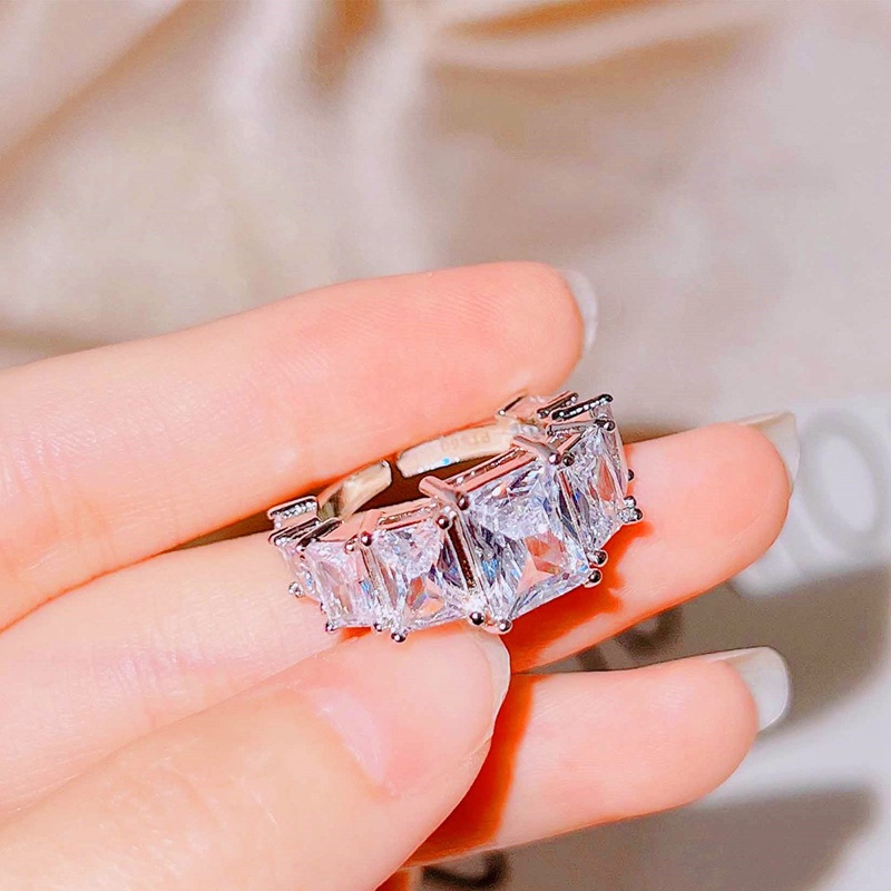 Nhẫn Đính Hôn Đính Kim Cương Nhân Tạo Hình Vuông Màu Bạc Sang Trọng Có Thể Điều Chỉnh Kích Thước Dành Cho