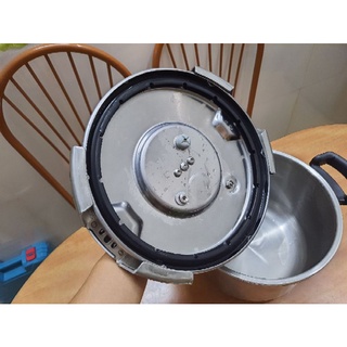 Nồi áp suất Tfal  bãi