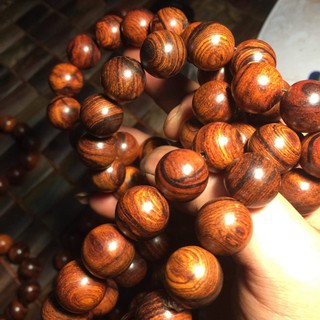 Vòng tay gỗ sưa giây đỏ