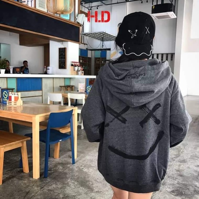 Áo hoodie mặt cười mắt X X in lưng HDA1019