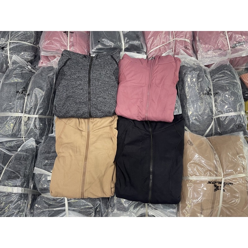 Khoác croptop quảng châu có túi và nón mẫu mới nhất