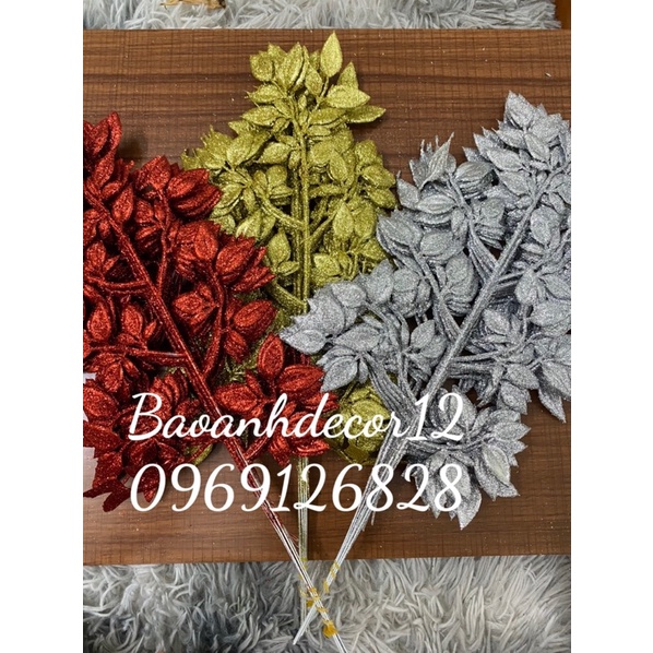 Cành lá Táo Kim Tuyến trang trí tháp nước , giỏ quà, trang trí oản tài Lộc. decor siêu sang